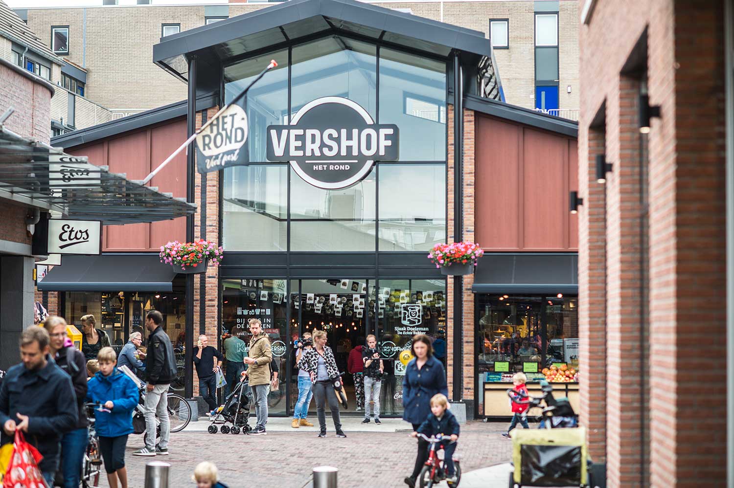 De Vershof – Winkelcentrum Het Rond Houten